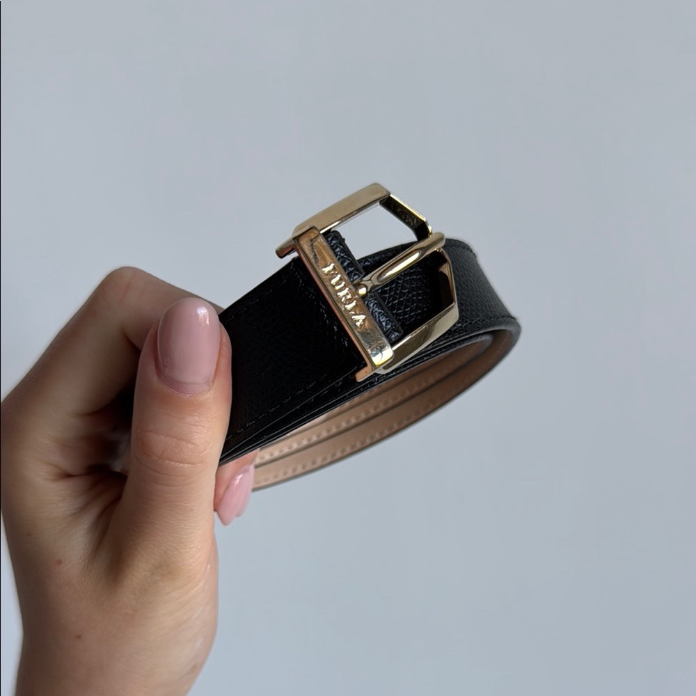 FURLA Black and Gold Leather Belt with Classic Buckle